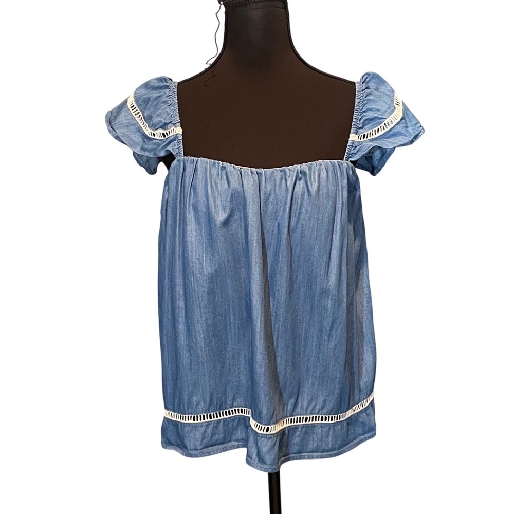 DO+BE Blue Chambray‎ Babydoll Top Crochet Lace Flutter Sleeve M Casual Americana